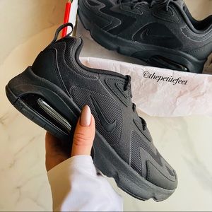 nike 200 triple black